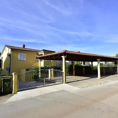 Апартаменты Maja For Max 5 Persons With Pool Gulici, Pet Friendly *