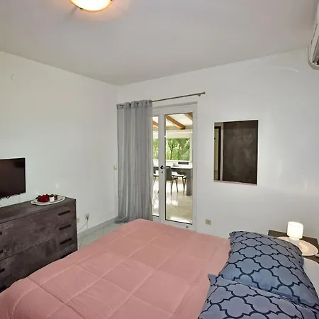 Maja For Max 5 Persons With Pool Gulici, Pet Friendly 아파트 포레치
