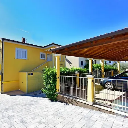 Апартаменты Maja For Max 5 Persons With Pool Gulici, Pet Friendly Пореч