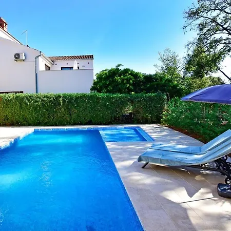 Апартаменты Maja For Max 5 Persons With Pool Gulici, Pet Friendly Пореч