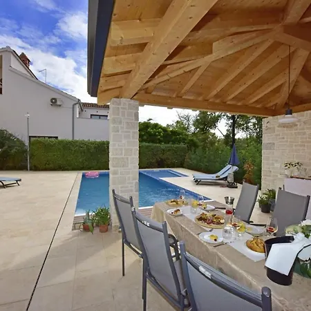Maja For Max 5 Persons With Pool Gulici, Pet Friendly