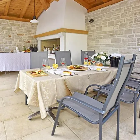 Maja For Max 5 Persons With Pool Gulici, Pet Friendly Apartment Porec