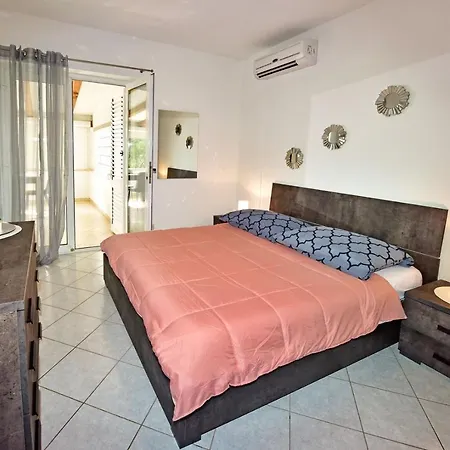 Maja For Max 5 Persons With Pool Gulici, Pet Friendly