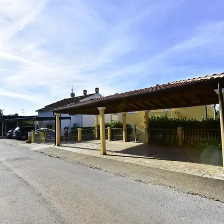 Maja For Max 5 Persons With Pool Gulici, Pet Friendly Apartment