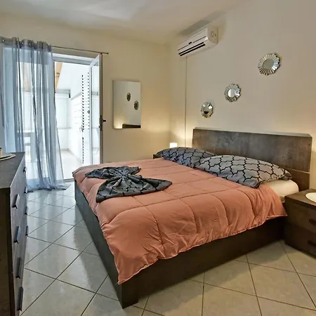 Apartman Maja For Max 5 Persons With Pool Gulici, Pet Friendly Porec