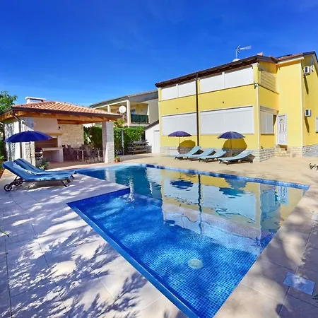 Apartman Maja For Max 5 Persons With Pool Gulici, Pet Friendly