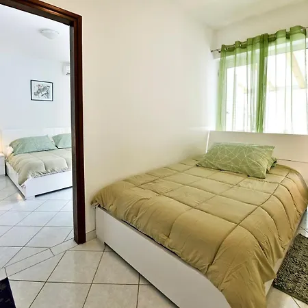 Maja For Max 5 Persons With Pool Gulici, Pet Friendly Apartman